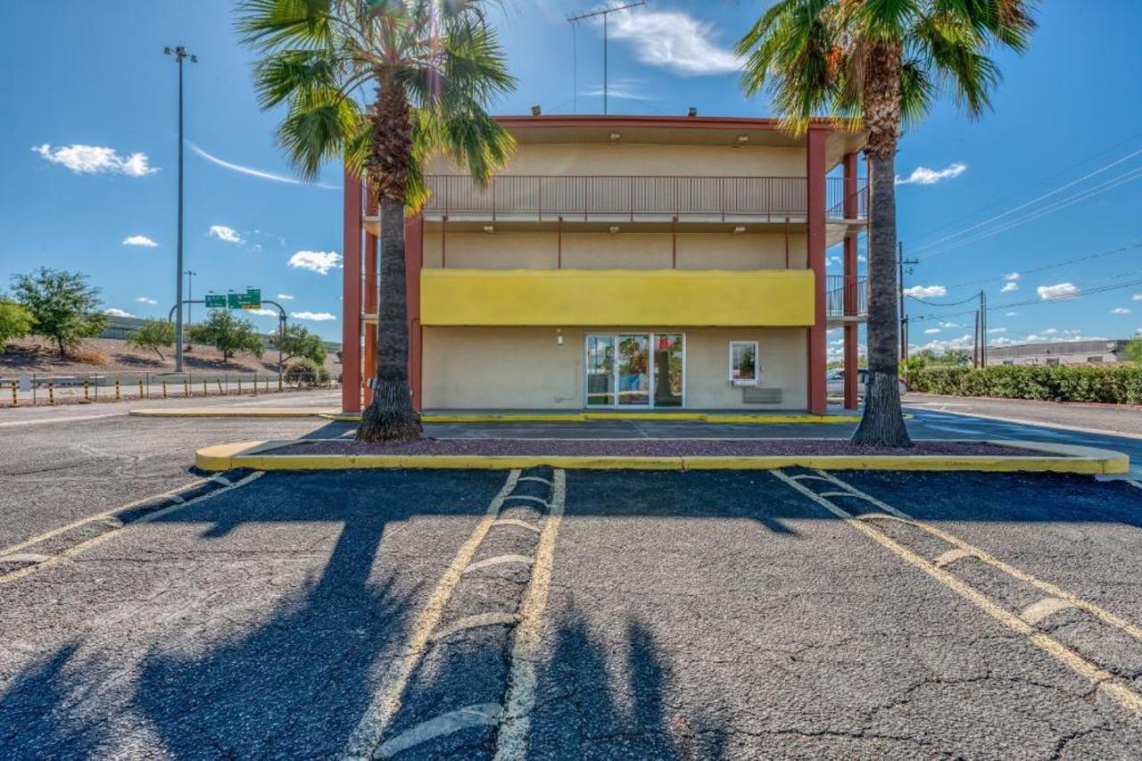 Oyo Hotel Tucson Downtown Exterior foto